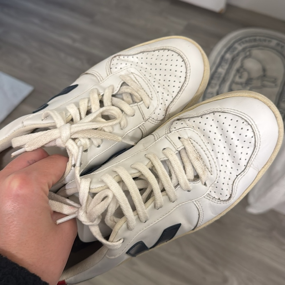 Size 7 Vejas - Picture 3 of 4